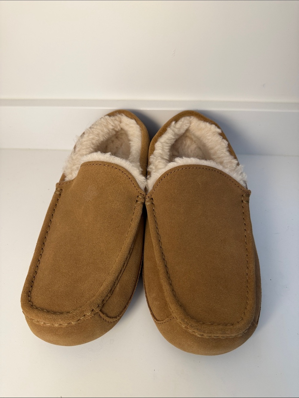 Like New UGG Men’s Ascot Moccasin Shearling-Lined Slipper - Men’s Size 10